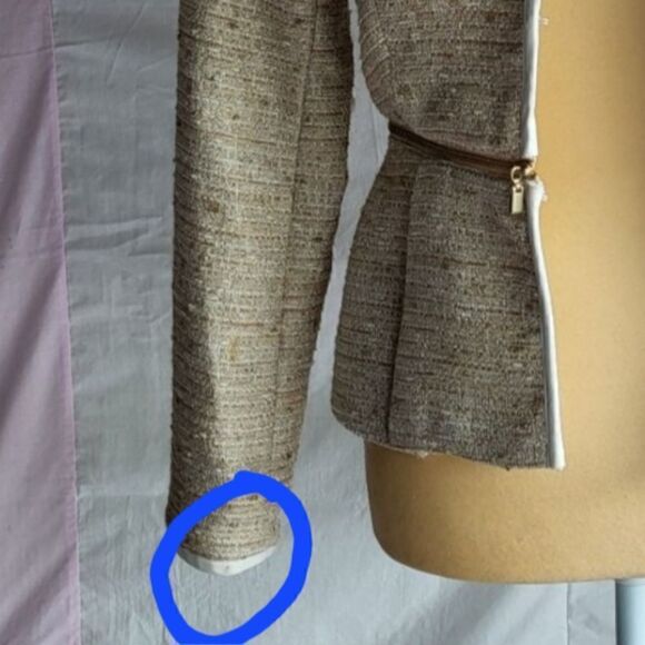 Magaschoni Beige Tweed Full or Crop Blazer, White Trim Size Small - Picture 15 of 15